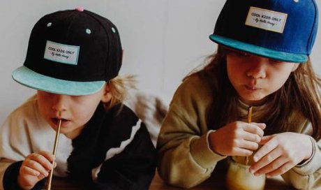 Vente de casquettes en coton, daim et velours Hello Hossy, les fameuses "Cool Kids Only" pour bébés et enfants à Saint-Julien-en-Genevois